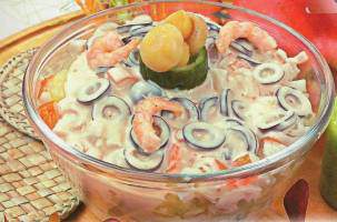 Салат из крабовых палочек с шампиньонами и ананасами