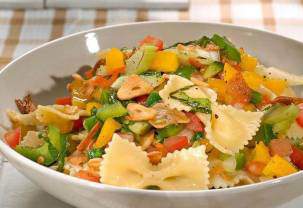 Макаронный салат с овощами