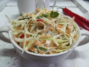 Салат из капусты с редькой и морковью