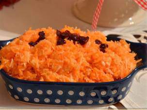 Сладкий салат из моркови с сельдереем