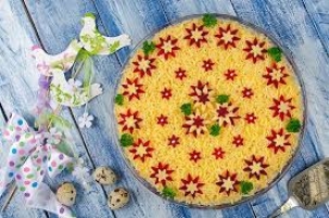 Весенний салат с ананасами, куриной грудкой и шампиньонами