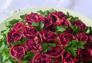 Салат «Розы» из блинов